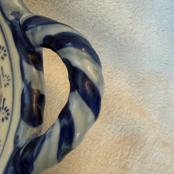 Vtg Blue White Harvest Basket Fruit Pattern Reticulated Bowl Twisted Handles 8" - Picture 3 of 6